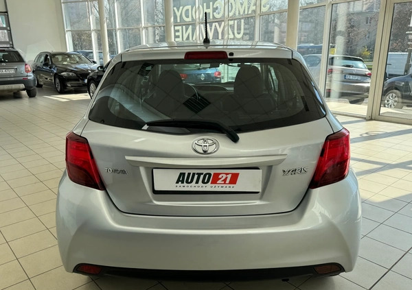 Toyota Yaris cena 37500 przebieg: 142578, rok produkcji 2015 z Częstochowa małe 497